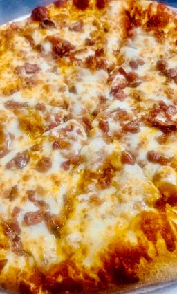 Poker’s Chili bean Bacon pizza